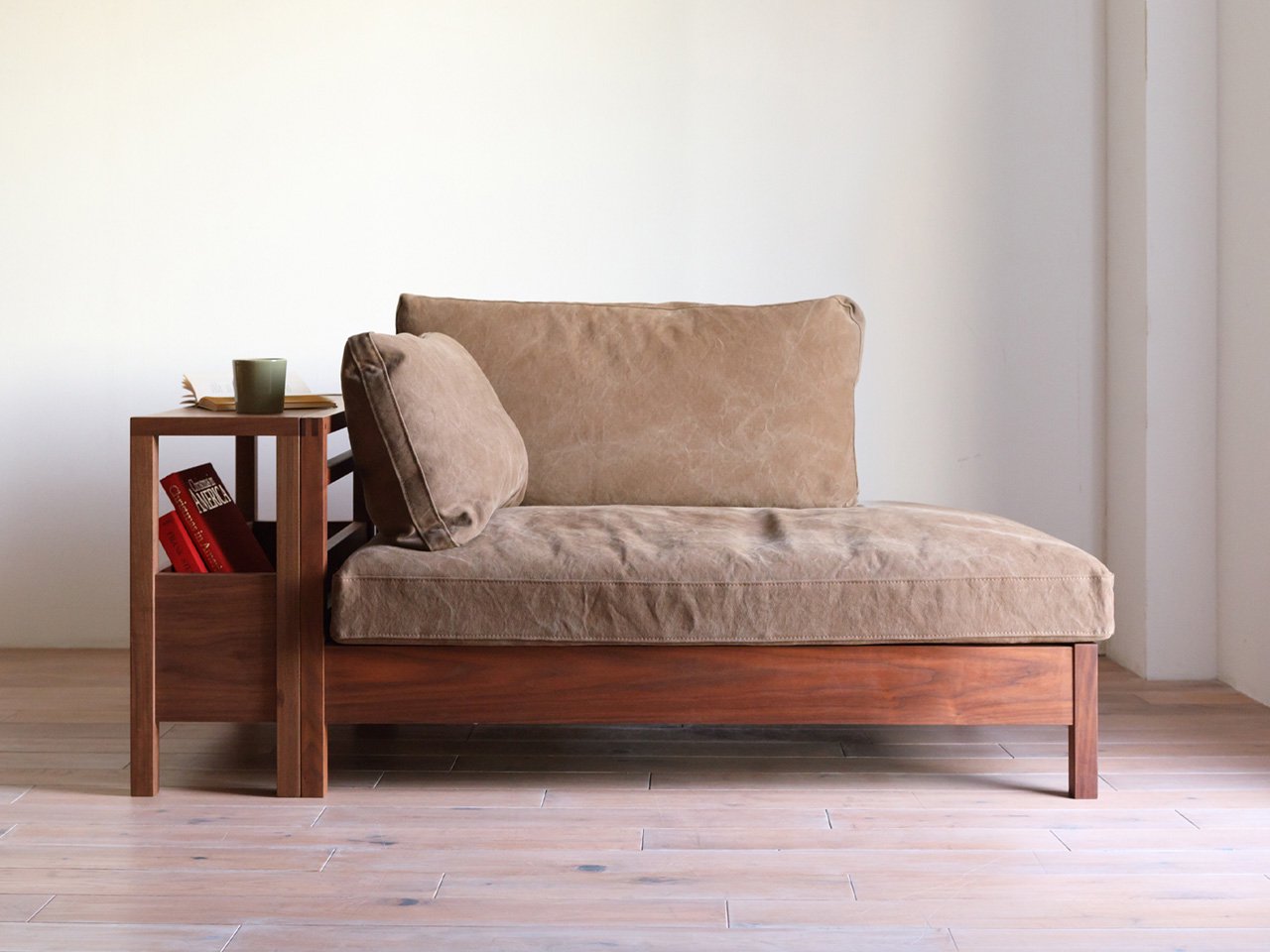 RIPOSO Couch 105