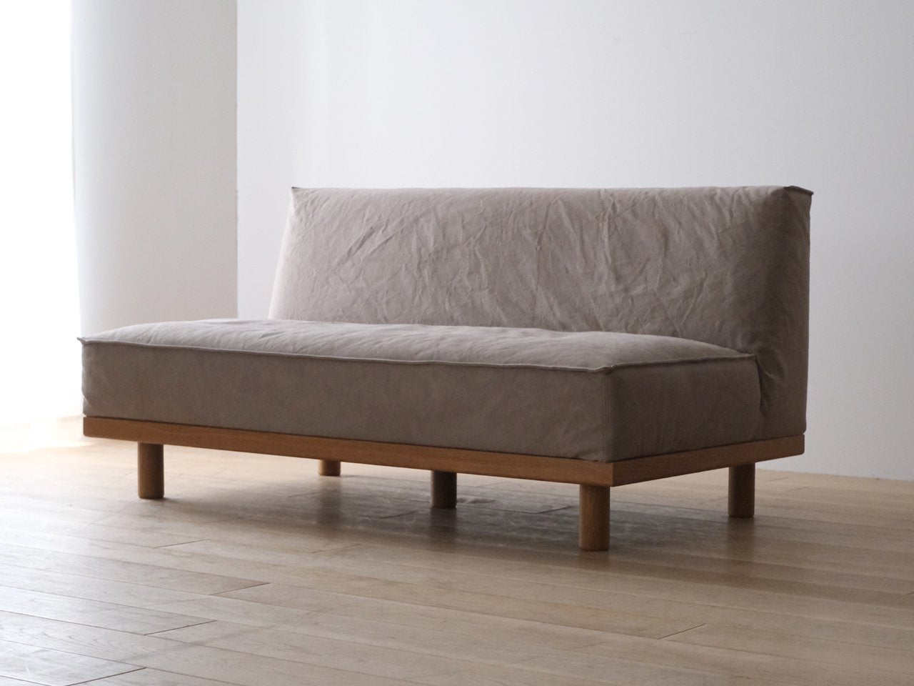 PIATTA Armless Sofa 140