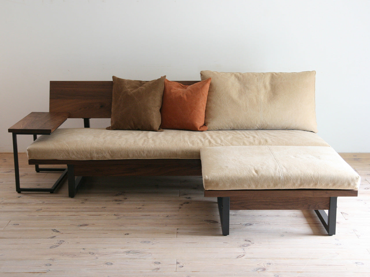 FREX Sofa 196