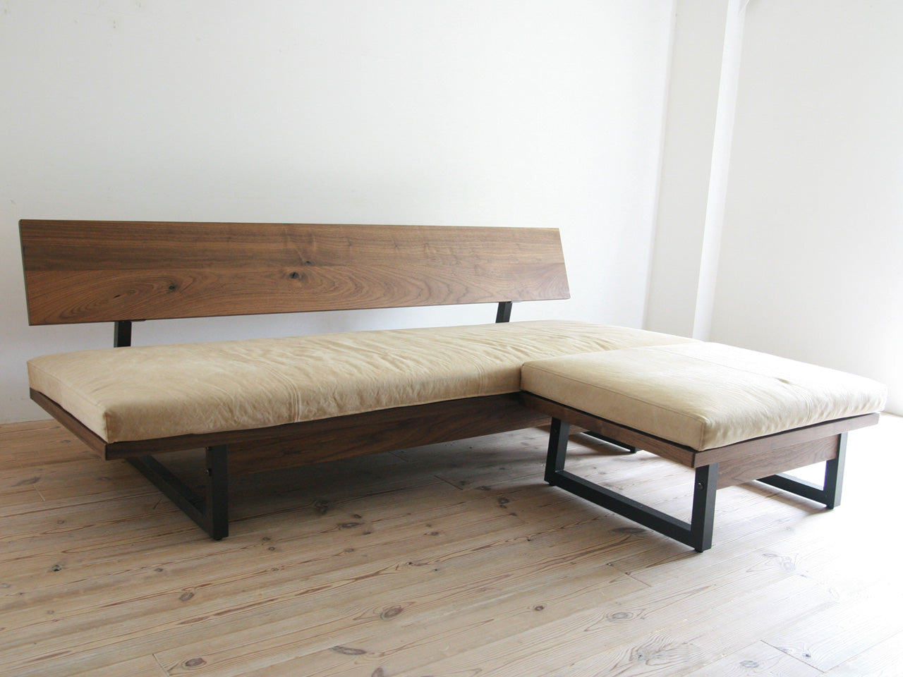 FREX Sofa 196