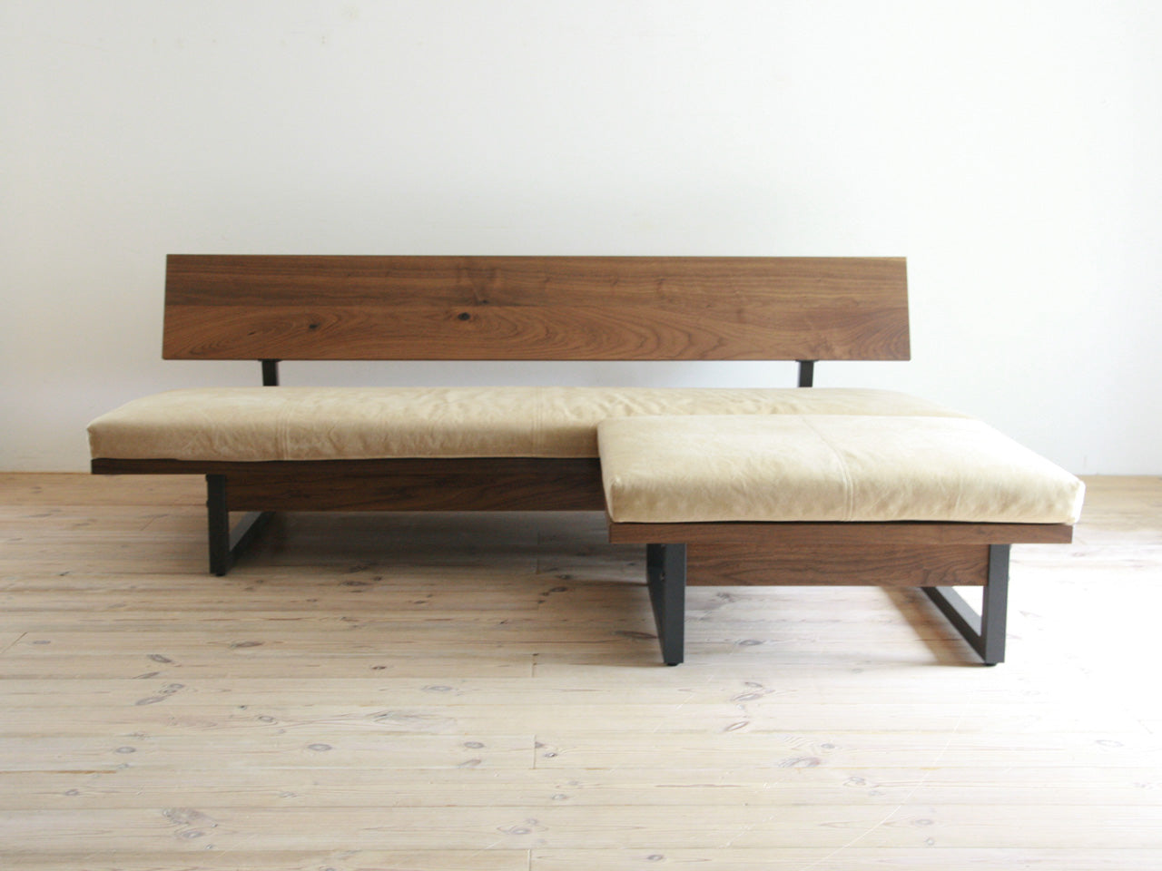 FREX Sofa 196