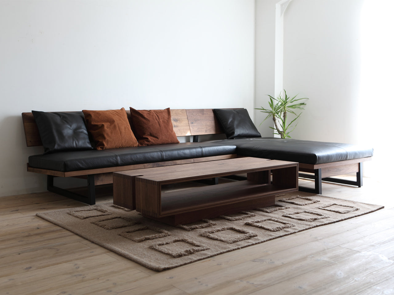 FREX Sofa 196