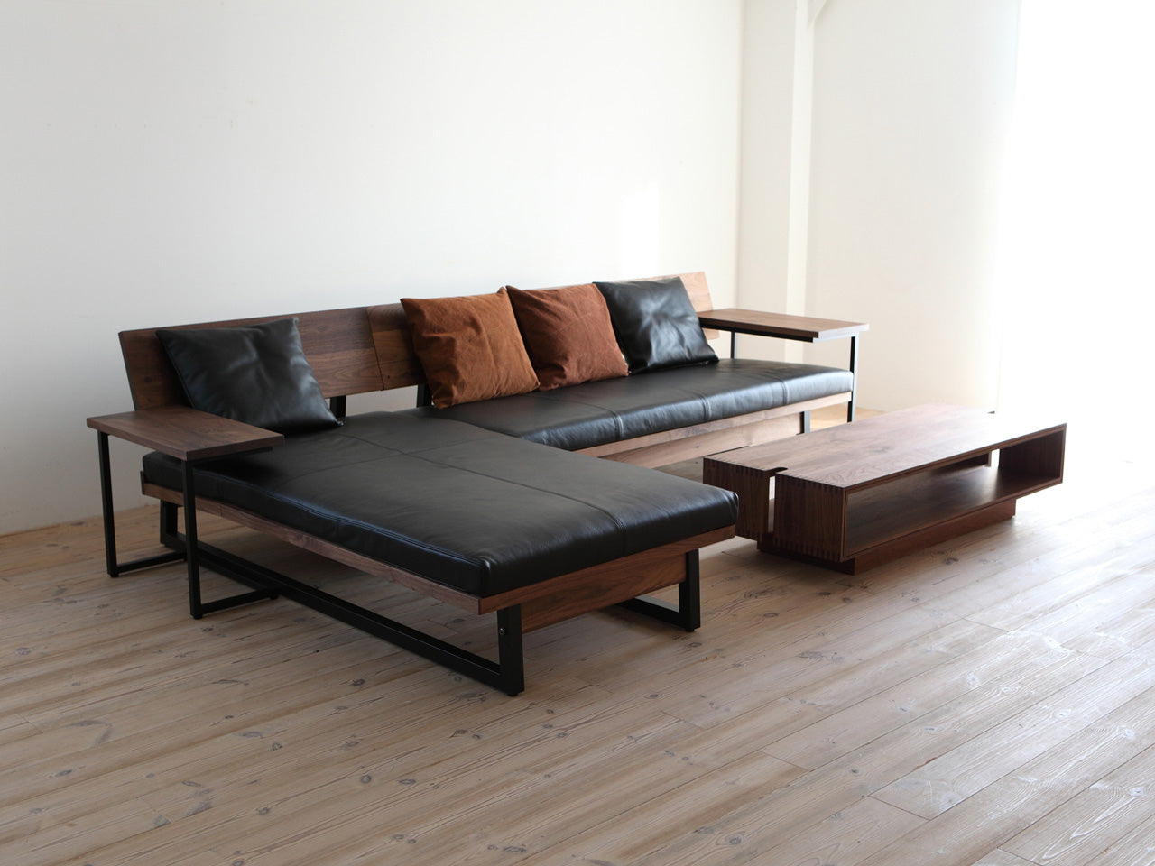 FREX Sofa 196