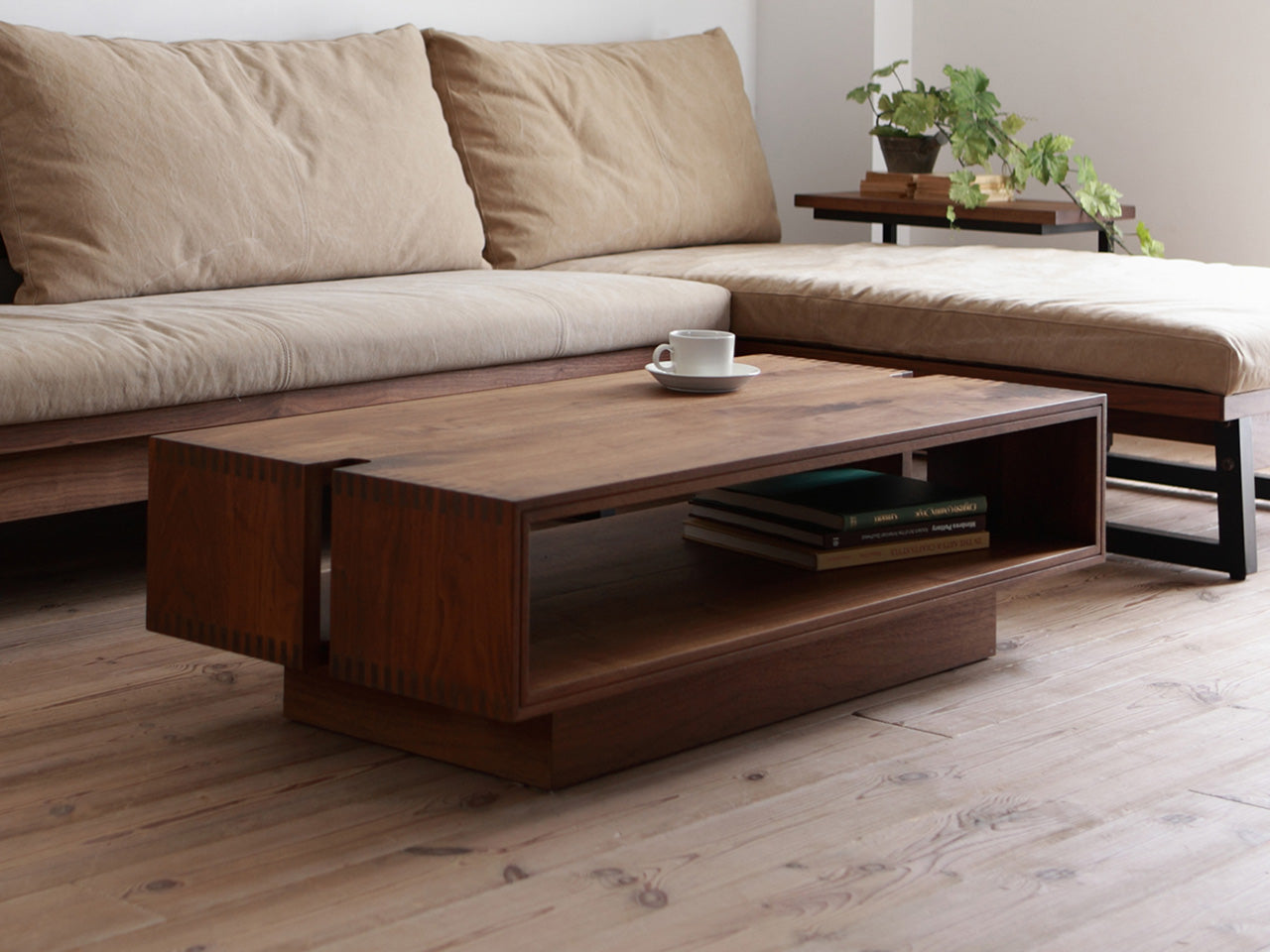 FREX Sofa 196
