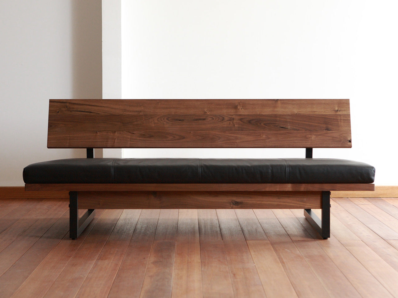 FREX Sofa 196