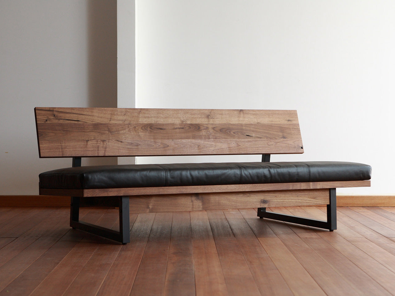 FREX Sofa 196